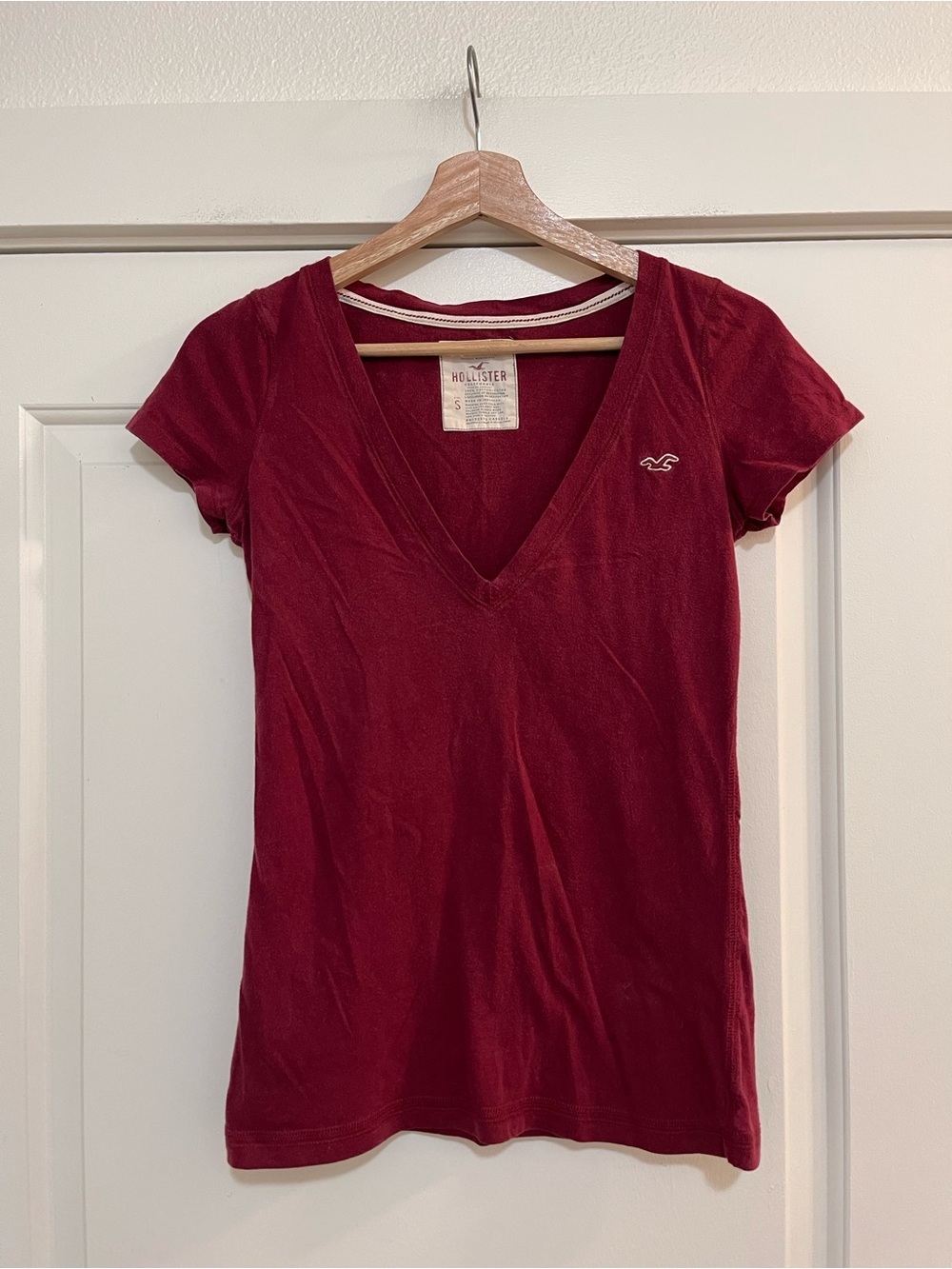 Hollister Y2K V Neck Tee